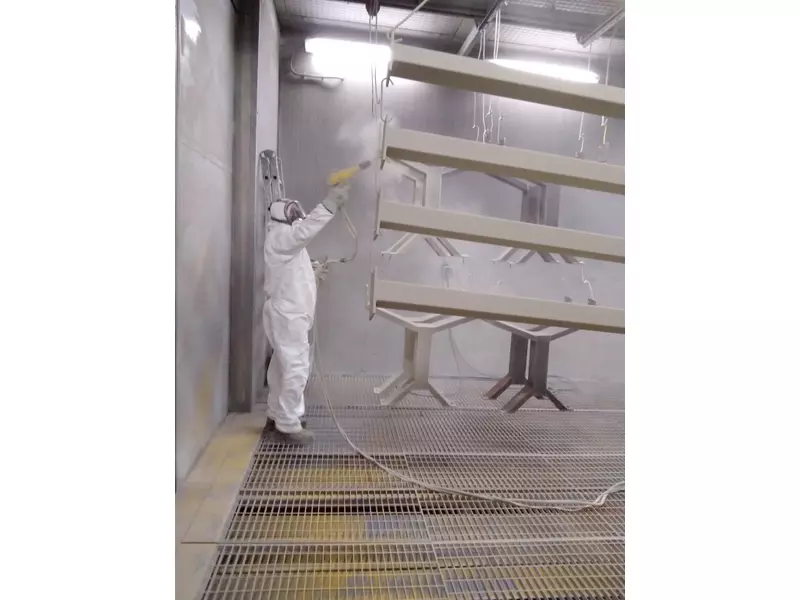 FASE DI VERNICIATURA.webp